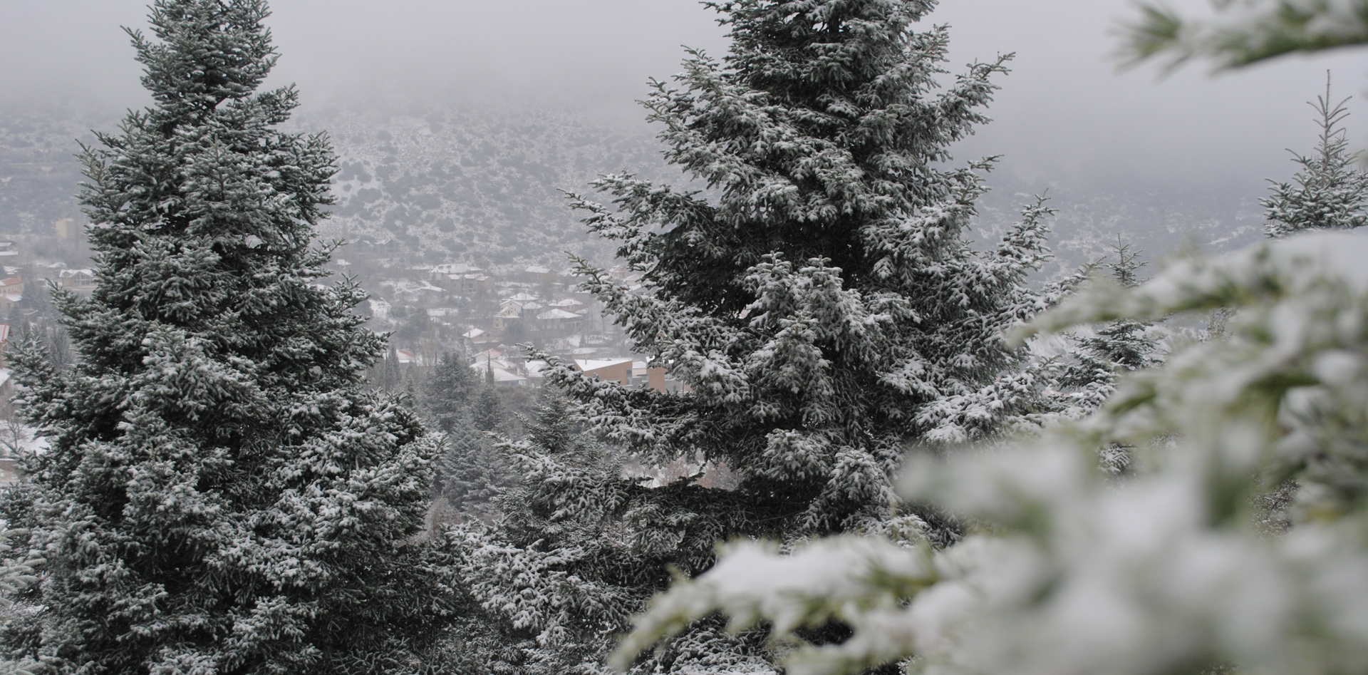 Η χιονισμένη Αγόριανη όπως φαίνεται από το Le Grand Chalet